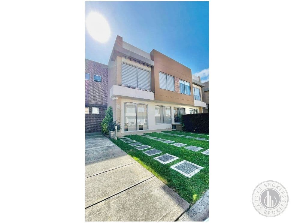 Chia hermosa casa con jardín y pergola - foto 1