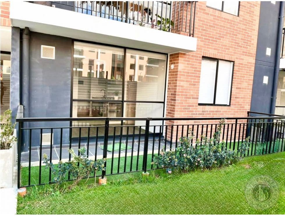 Milla de Oro Apartaestudio con terraza, depósito y parqueadero - foto 1