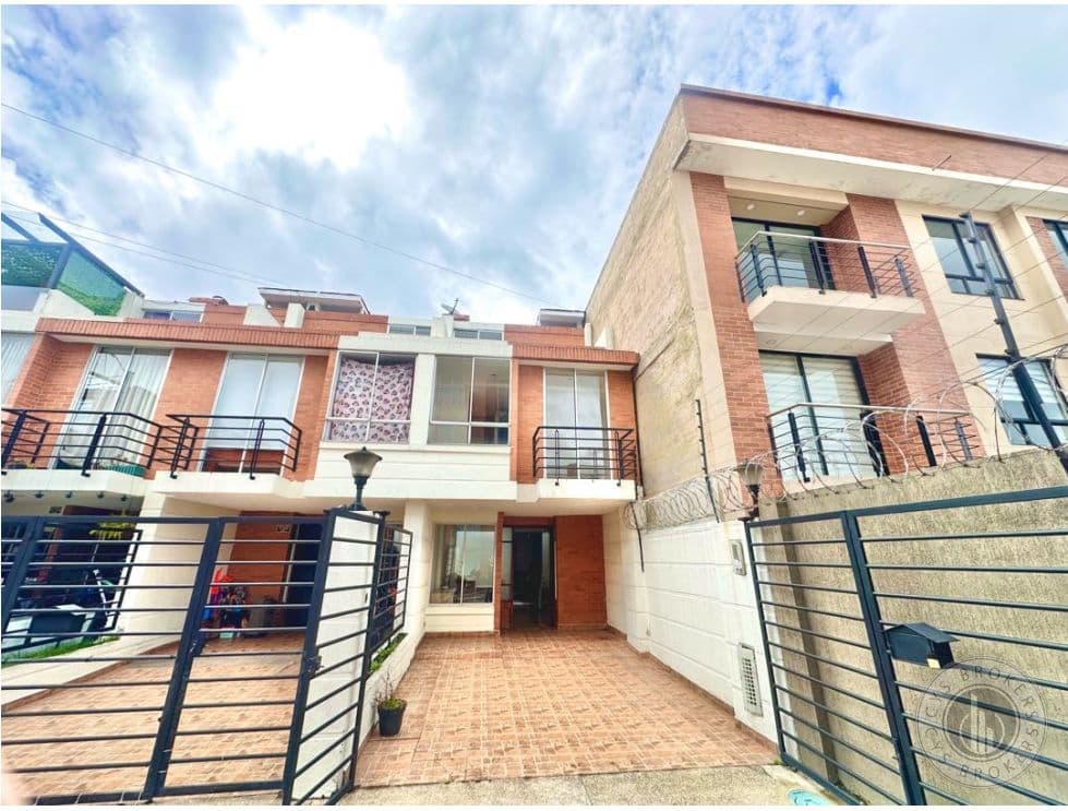 Cajicá vende casa amplia y moderna con terraza y jacuzzi - foto 1